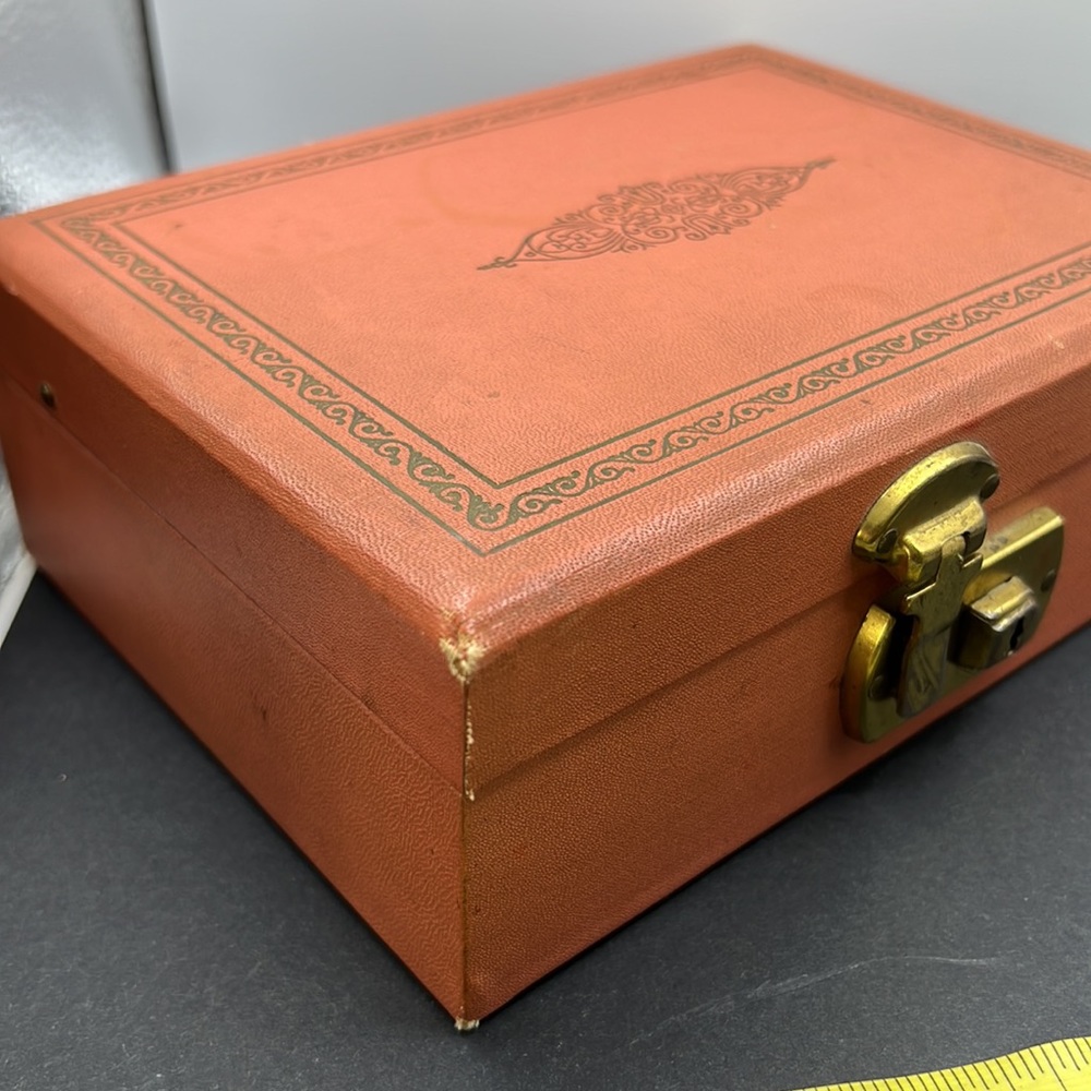 Vintage rose shade jewelry box - Picture 5 of 8